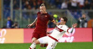 Ricavi club di Serie A: la Roma supera il Milan grazie alla Champions Radja Nainggolan e Mattia De Sciglio in Roma - Milan (Insidefoto.com)