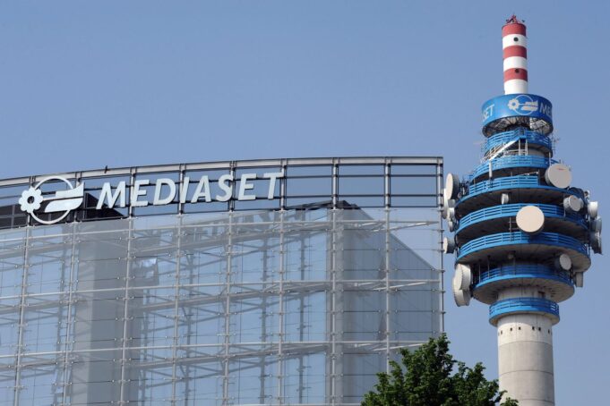 Mediaset futuro fondo estero