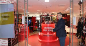 Il Milan apre un nuovo pop-up store in Stazione Centrale