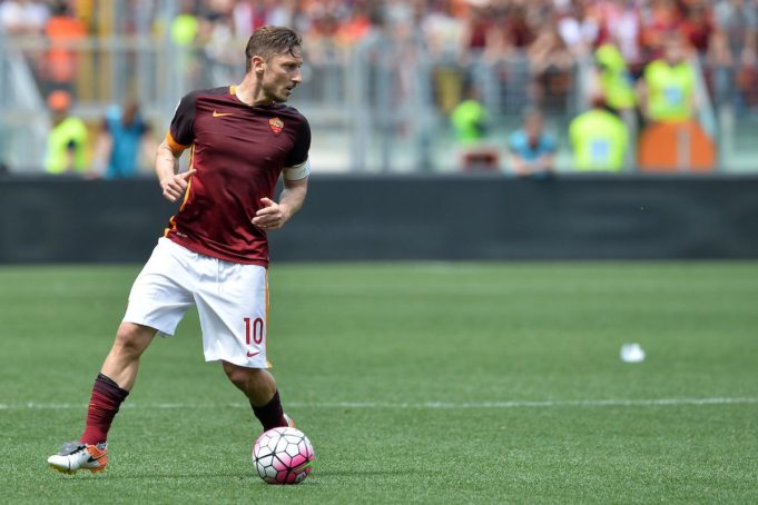 francesco-totti-in-roma-chievo-insidefoto-com Quanto ha guadagnato Totti alla Roma